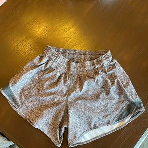 Lululemon Hotty Hot shorts. Grey. Size 4, 4 inch